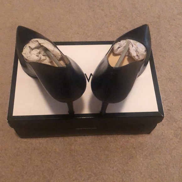 Nine West Navy heels - Picture 2 of 5